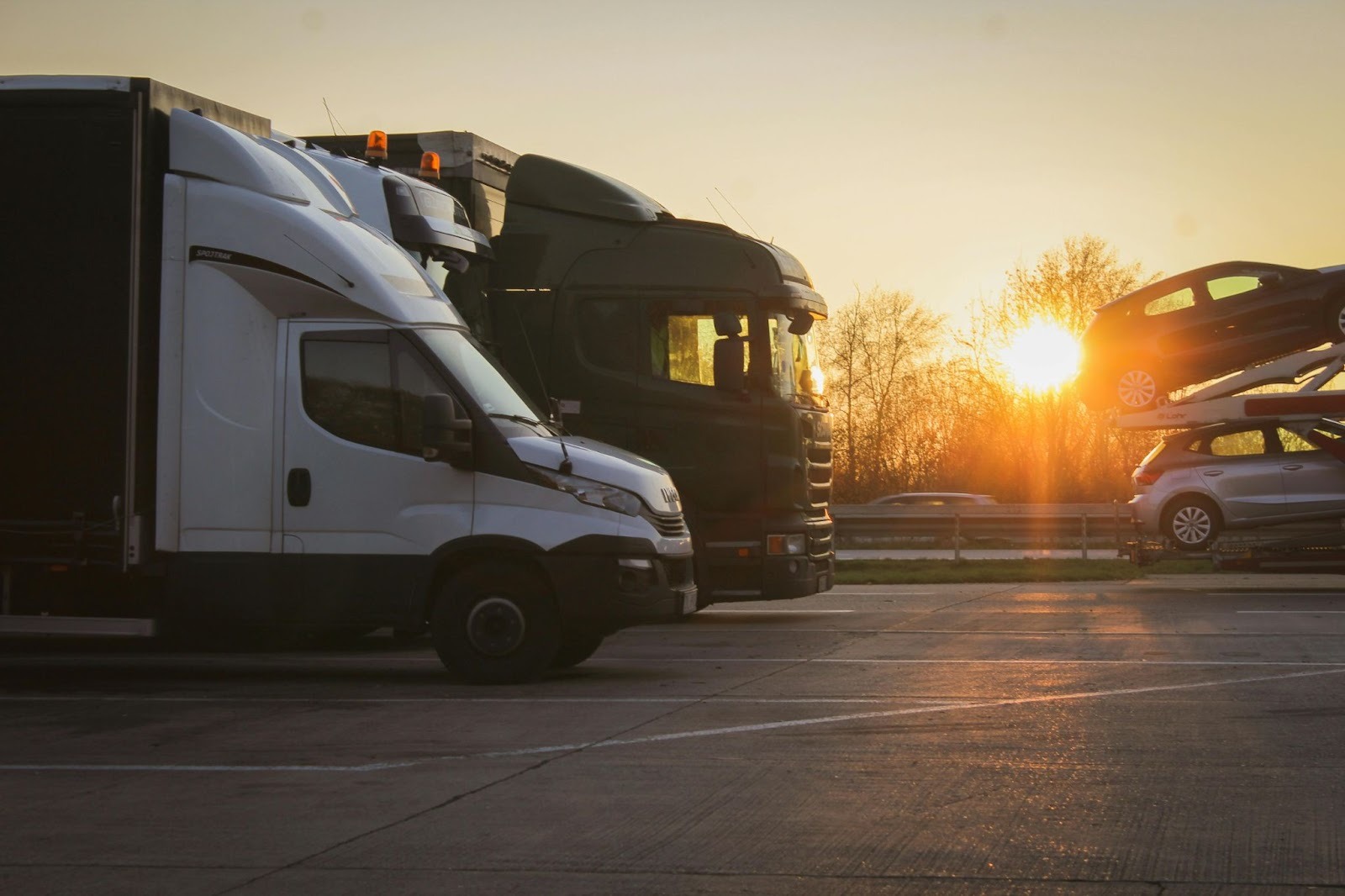 From Lot to Lights-Out: A Practical Checklist for Choosing RV Overnight Parking at Large Venues